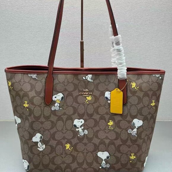 Coach X Peanuts City Tote In With Snoopy Woodstock - Picture 1 of 7